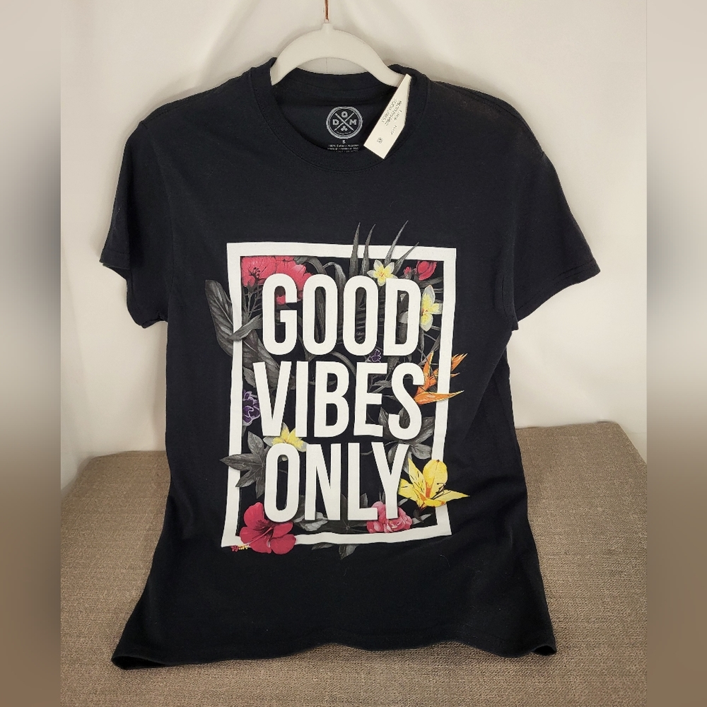 GOOD VIBES ONLY T-Shirt Small NEW